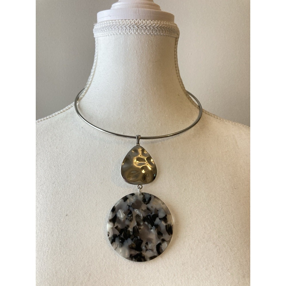 Modern Silver Tone‎ Choker Necklace Hammered Metal Marbled Circle Pendant